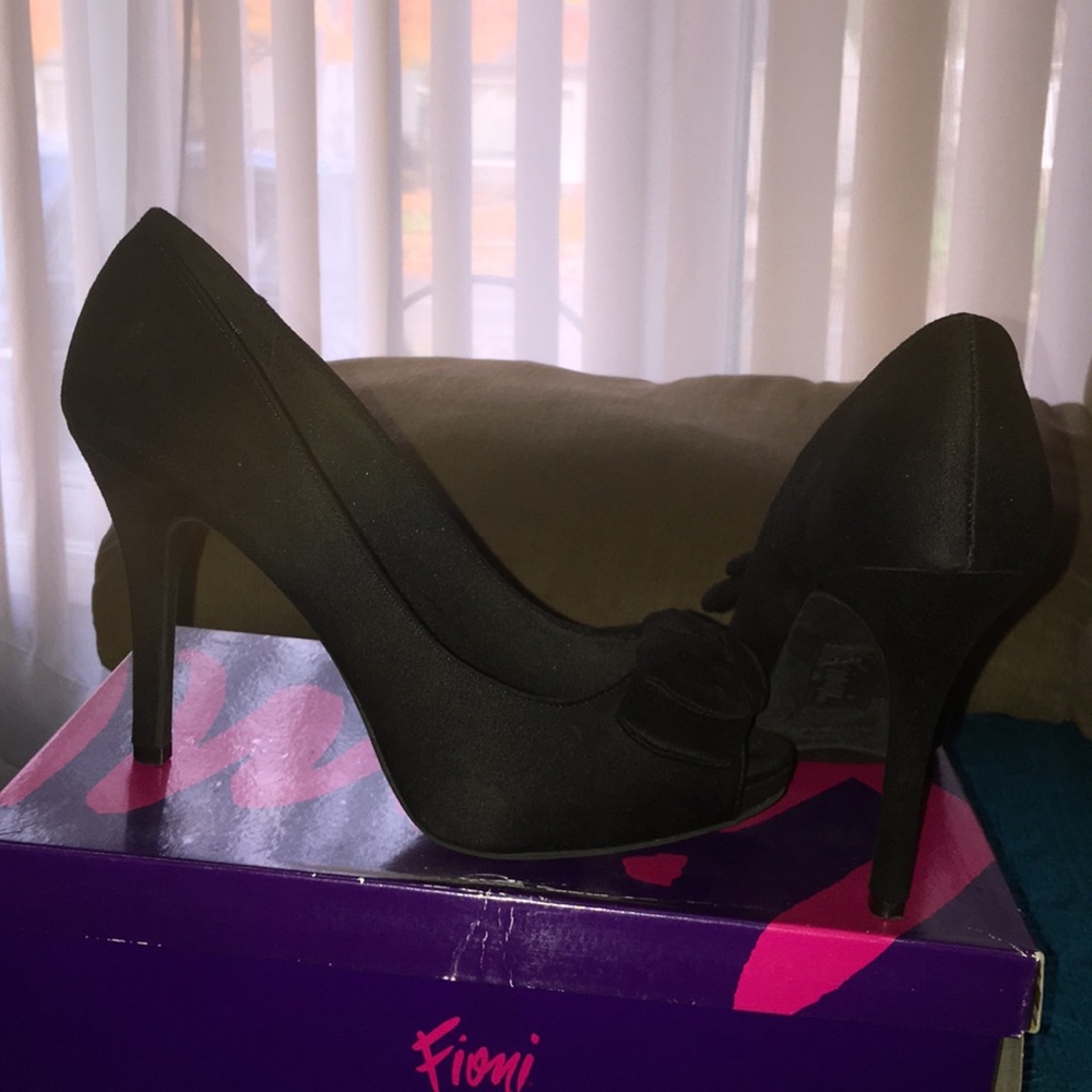 Heels/Platform - Picture 2 of 6